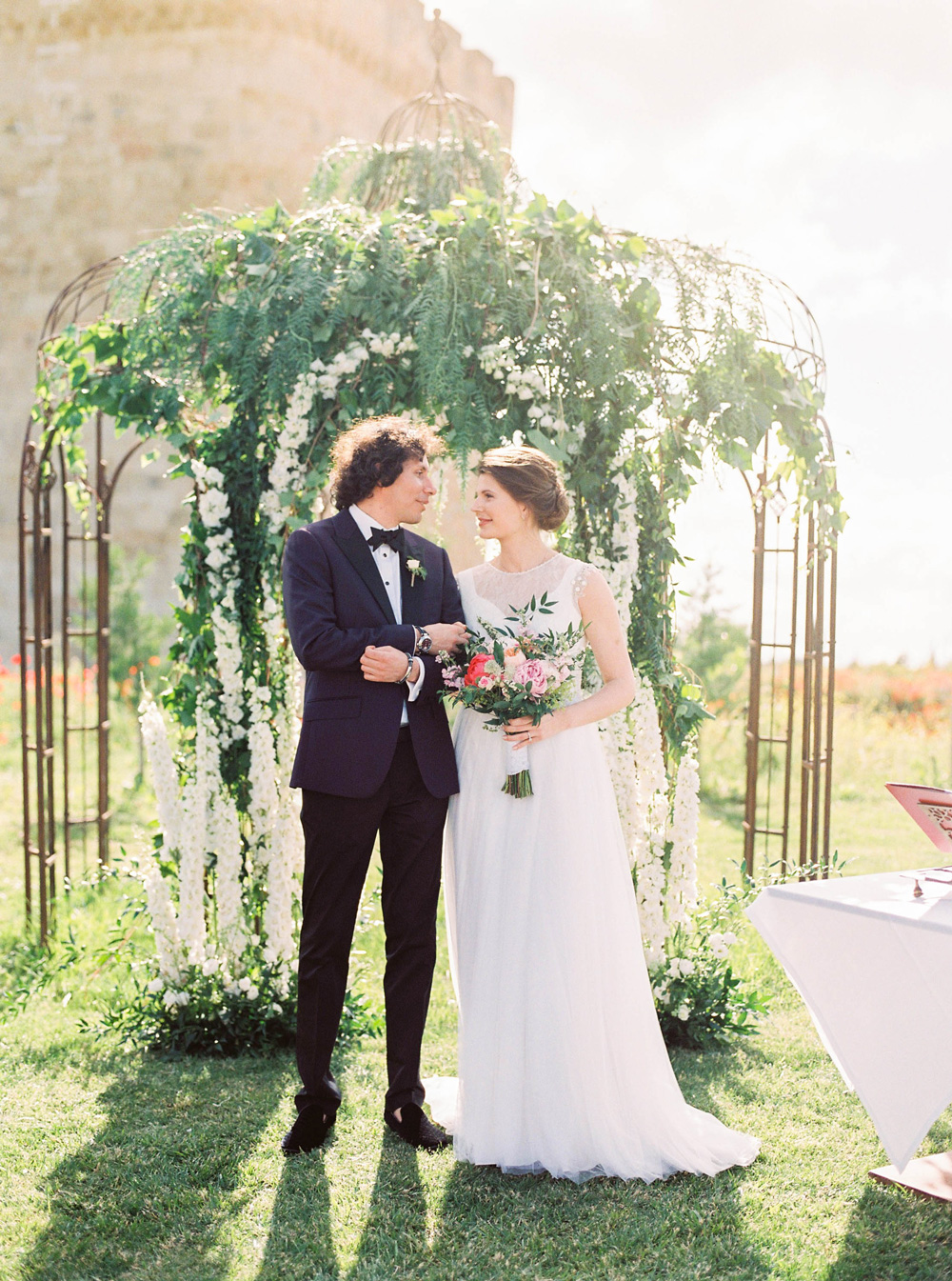 Una boda al aire libre en el Castillo del Buen Amor – Tatiana y Thomy