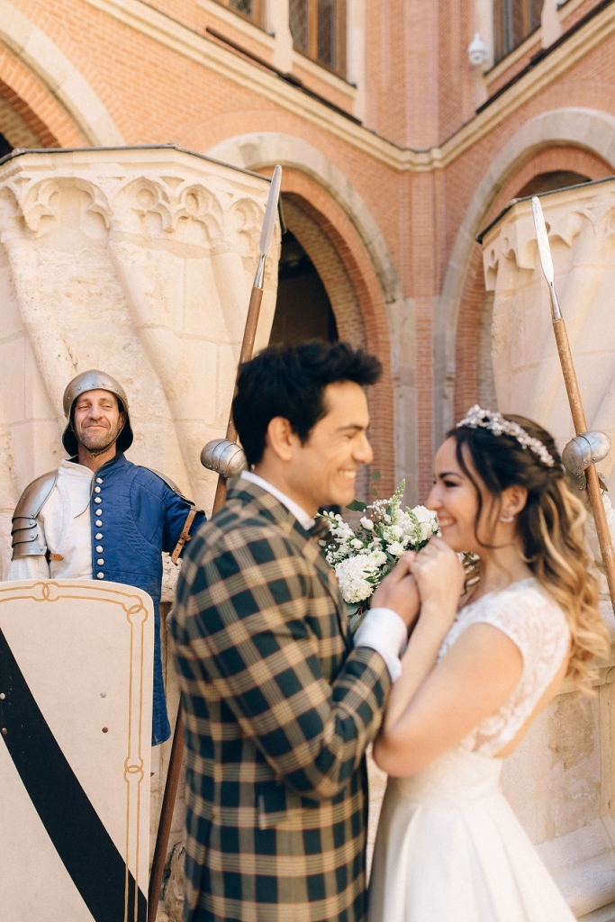 La boda de Lydia y Sandro bajo las techumbres mudéjares del Castillo de Belmonte