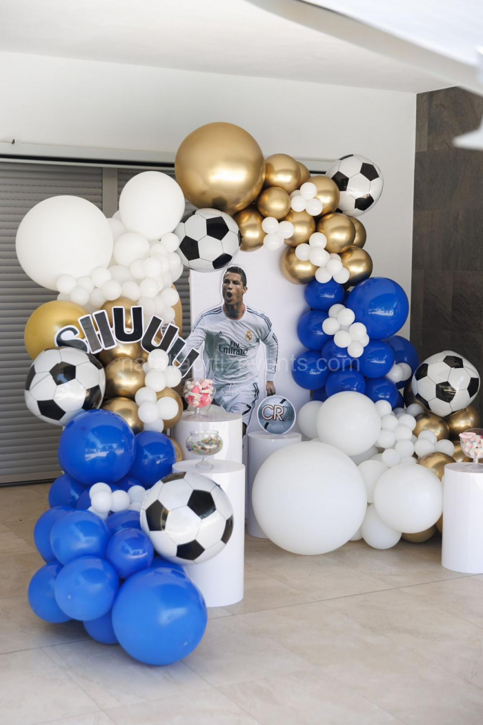 Cumpleaños con temática de fútbol / Foto vía Natalia Ortiz Events Cumpleaños con temática de fútbol / Foto vía Natalia Ortiz Events