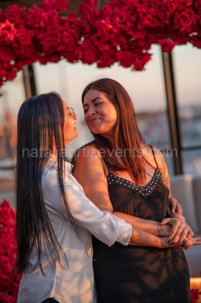 Pedida de mano en un rooftop en Madrid / Foto vía Natalia Ortiz Events