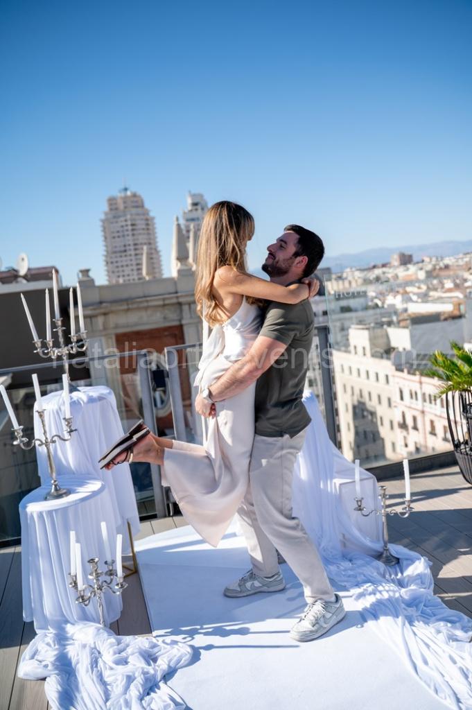Marriage proposal in Madrid / Photo via Natalia Ortiz Events